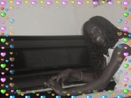 me jouant au piano